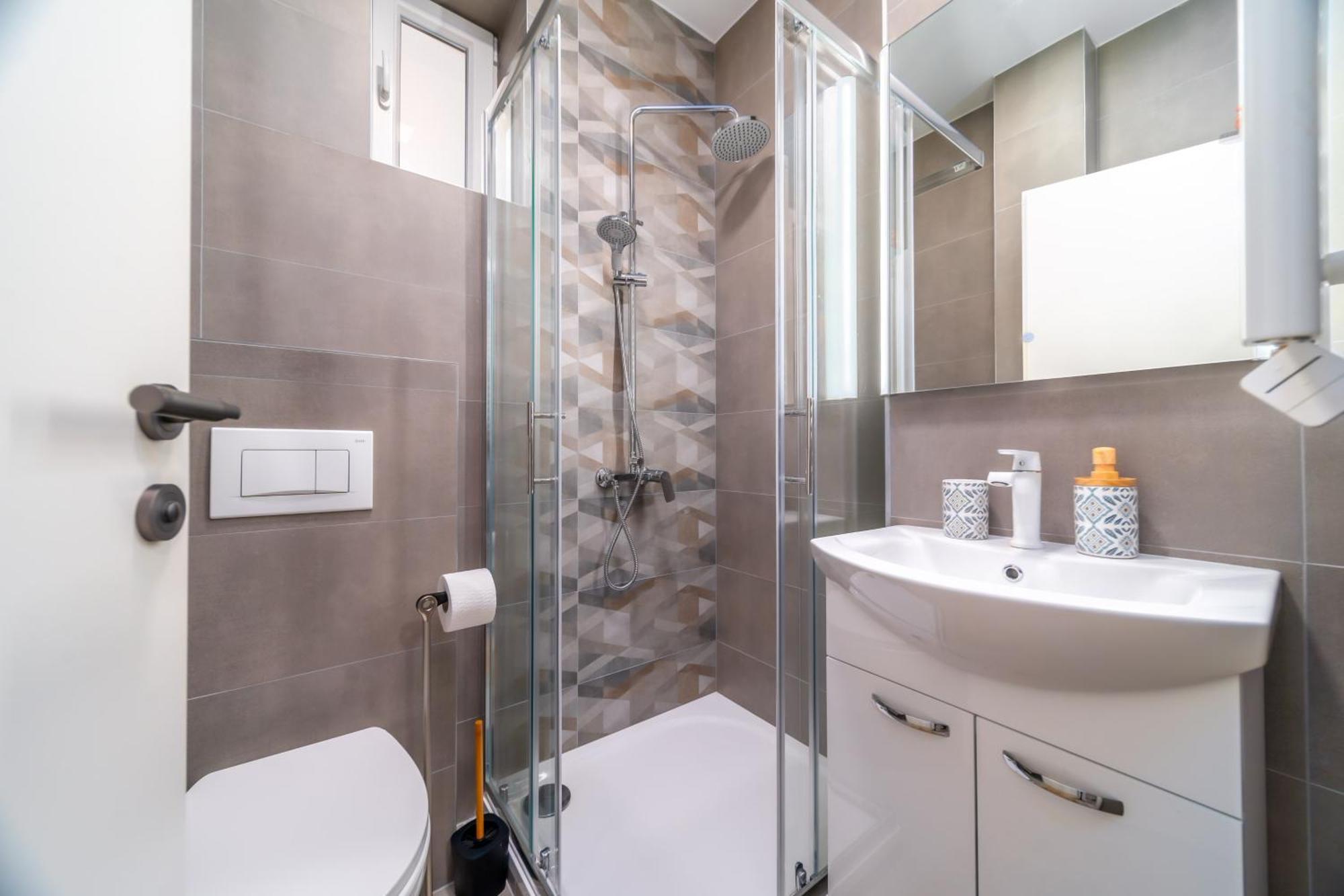 Apartma Downtown Modern
