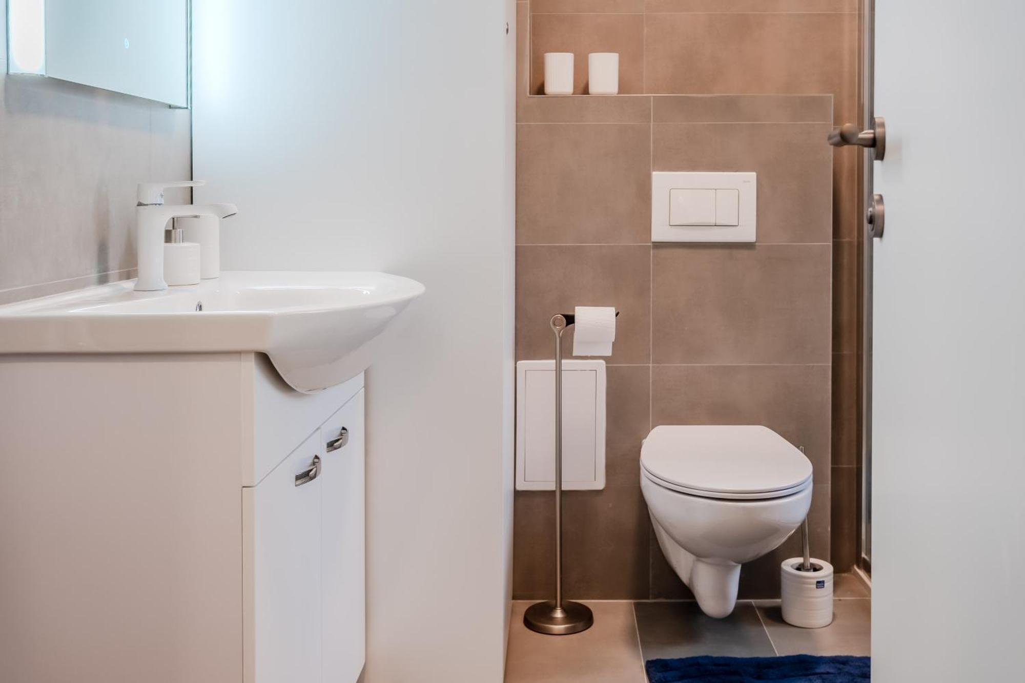 Downtown Modern Apartma