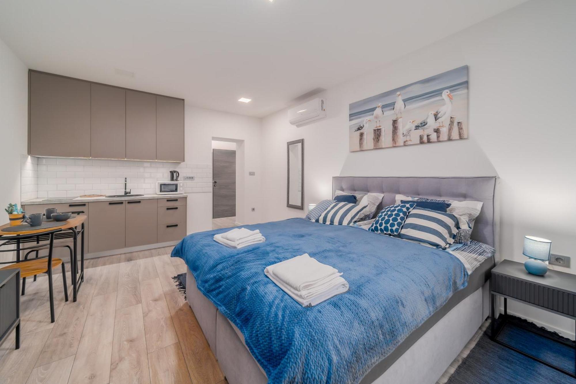 Apartma Downtown Modern *